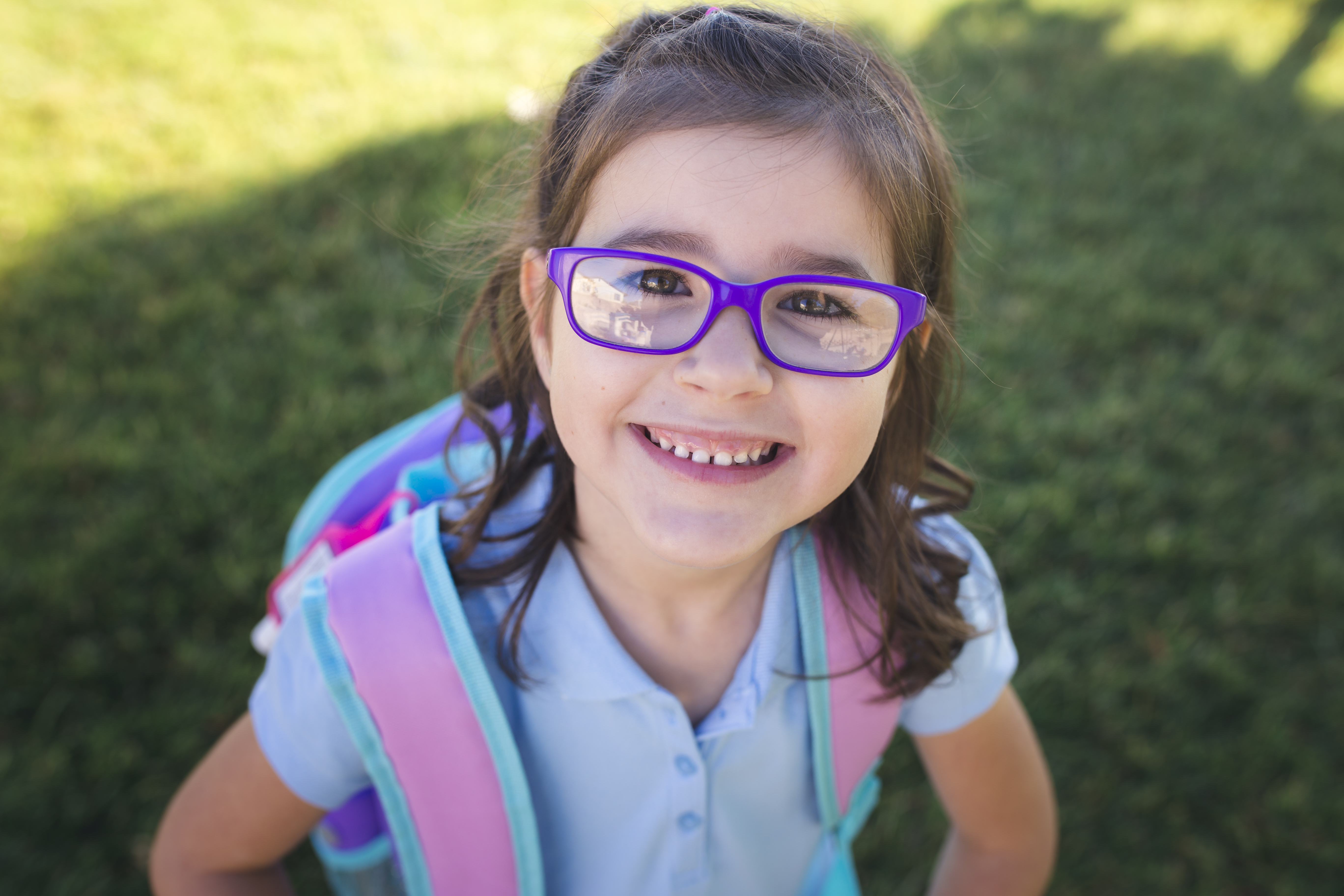 fille_lunettes_sac_ecole.jpg