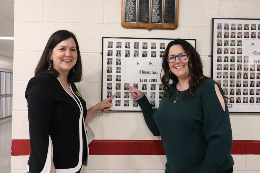 L'honorable Michelle O'Bonsawin et des enseignante démontre qu'il fesais partie de la même classe