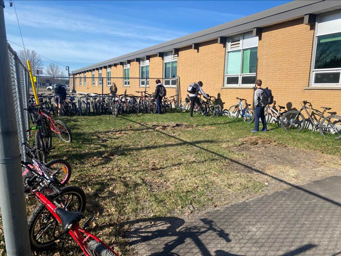 L'école Ste-Marie démontre tout les bicycle des élèves